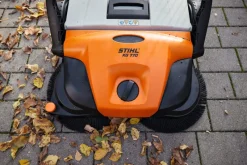 STIHL Balayeuse mécanique KG 770