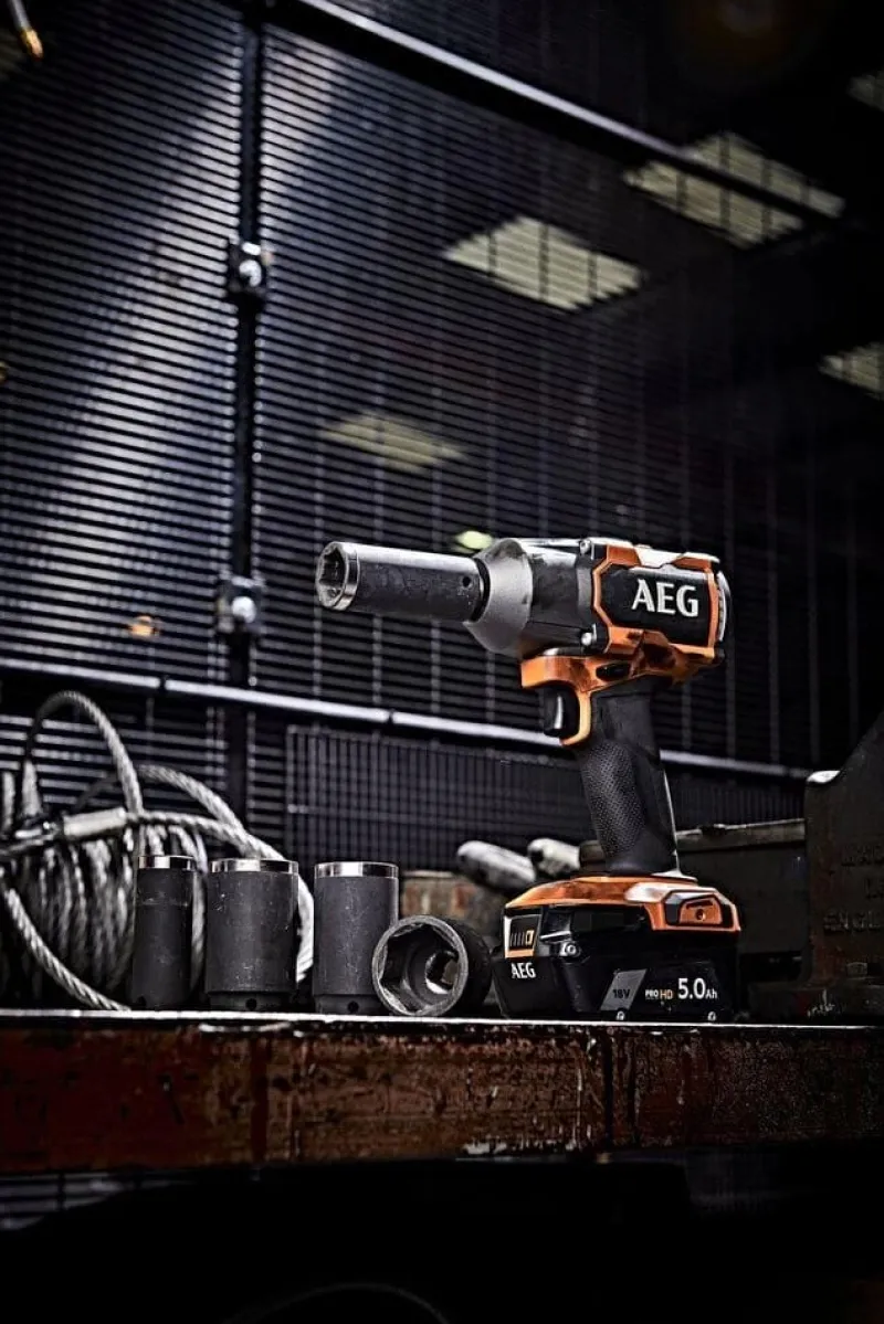 AEG Boulonneuse à chocs 18V BRUSHLESS, 785 Nm, 2 batteries x 4Ah