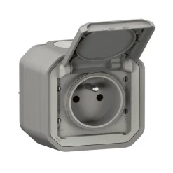 Outlet LEGRAND Prise de courant avec terre étanche à volet Plexo 16A 250V