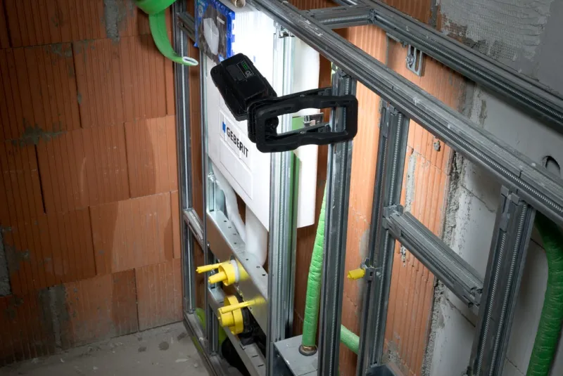 Outlet BRENNENSTUHL Projecteur de chantier LED à pince rechargeable/orientable