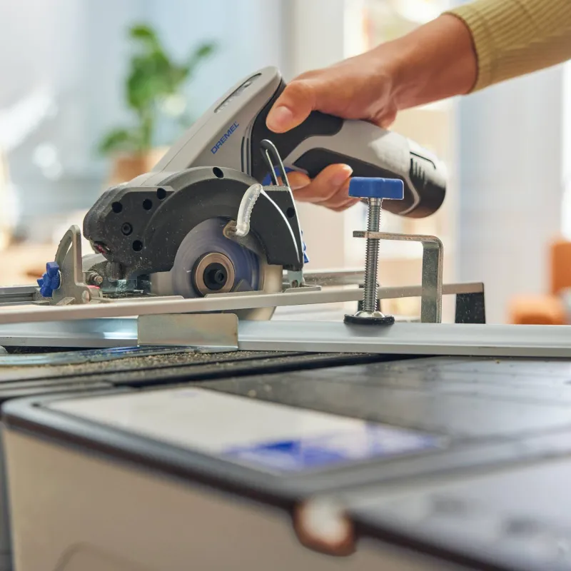 Clearance DREMEL Station de sciage mobile Blueprint 12V complète