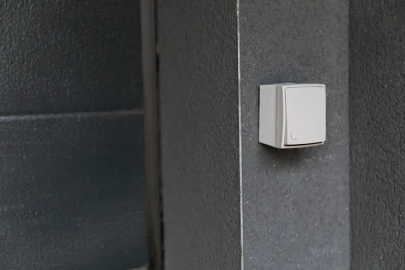 Outlet ZENITECH Va-et-vient à voyant IP55 bicolore orok